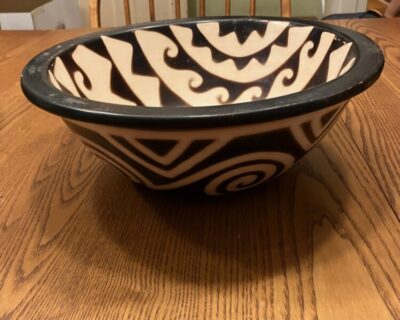 Hand-painted-ceramic-bowl-from-Peru