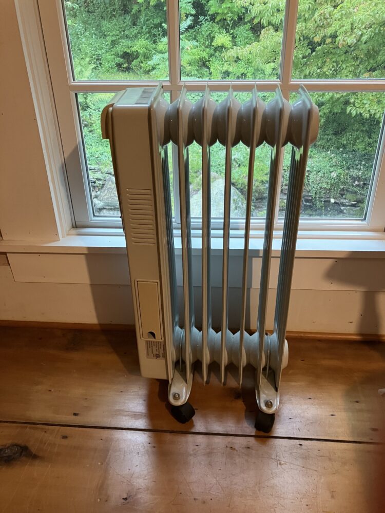 Plug in portable oil heater/radiator