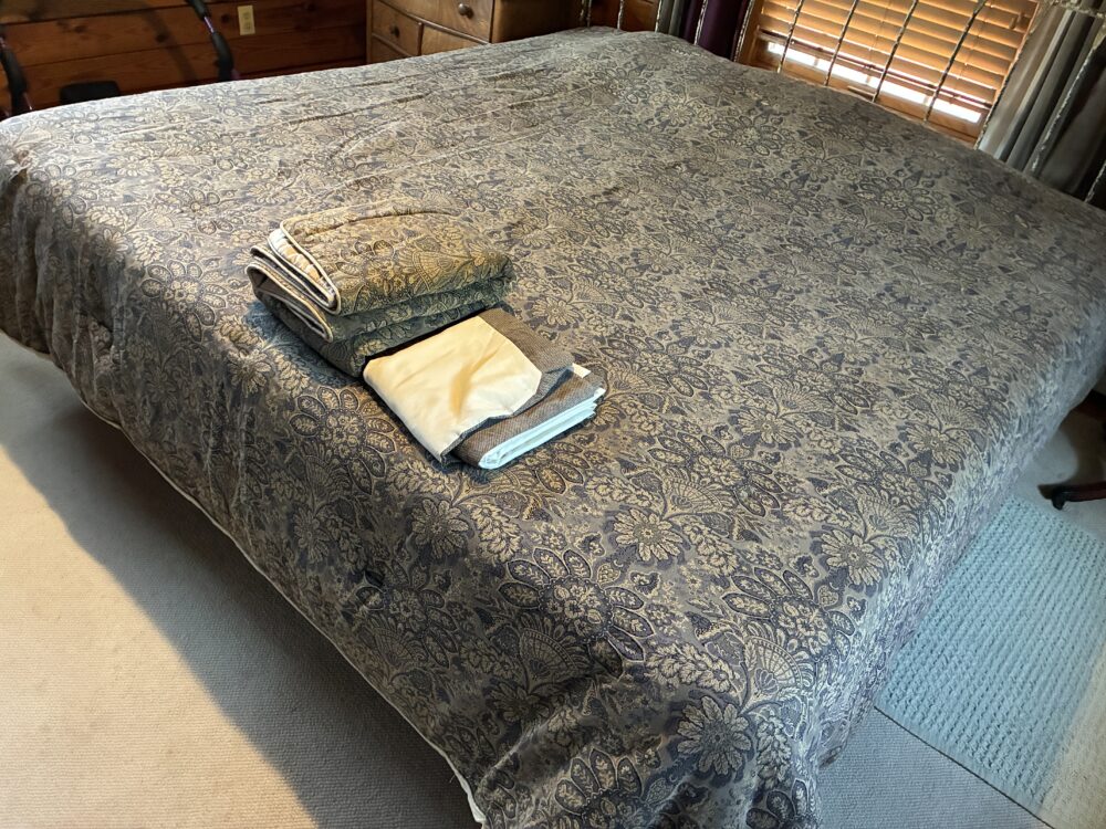 King Winter weight 4 pc Bed cover set